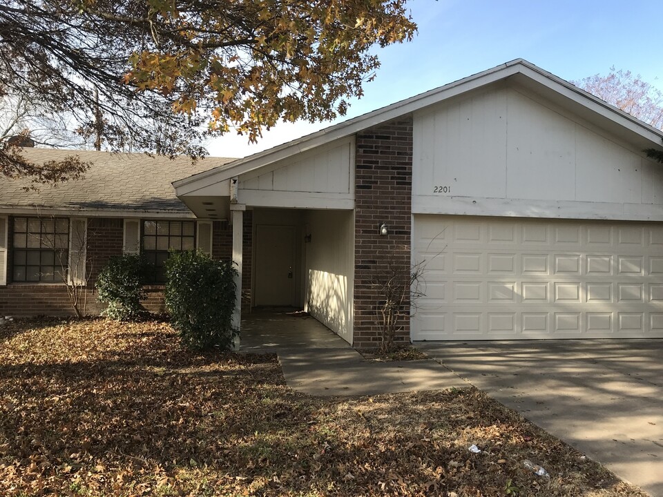 2201 Century Dr in Waco, TX - Building Photo