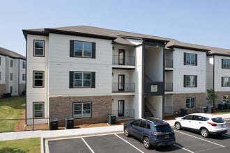 Pointe Grand Spartanburg in Spartanburg, SC - Foto de edificio - Building Photo