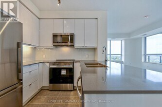 3270 Sheppard Ave E in Toronto, ON - Building Photo - Building Photo