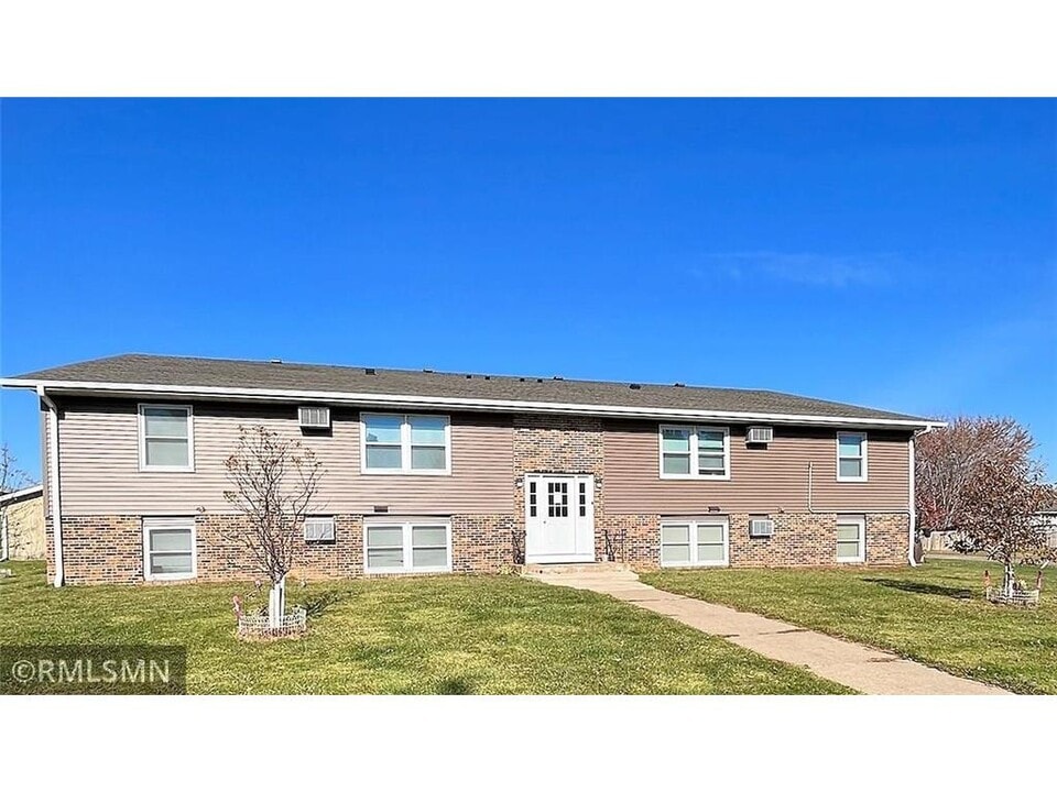 710 Hillcrest St in Baldwin, WI - Building Photo