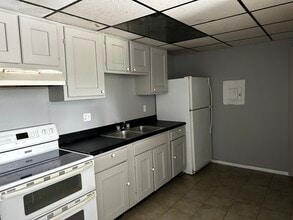 561 Ashland Ave in Aurora, IL - Building Photo - Building Photo