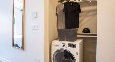 98 W Chicago Ave in Chicago, IL - Building Photo - Building Photo