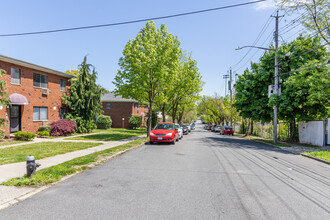 Bridgeview Garden Apartments in Staten Island, NY - Building Photo - Building Photo