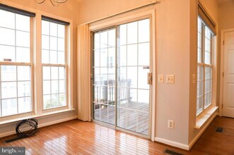 6324 Locust Tree Ln in Alexandria, VA - Building Photo - Building Photo