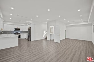 6245 McLaren Ave in Los Angeles, CA - Building Photo - Building Photo