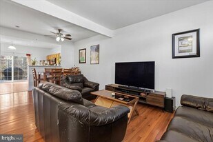 15516 Three Otters Pl in Manassas, VA - Building Photo