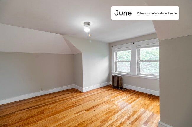 Room in Shared 4 bed/1 bath home in Somerville, MA - Building Photo - Building Photo