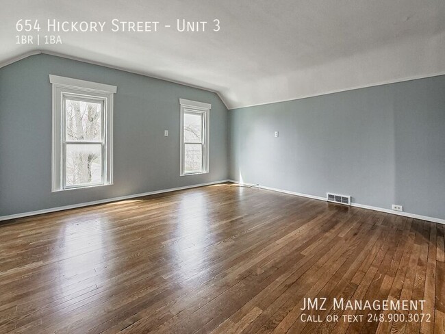 654 Hickory St in Milford, MI - Building Photo - Building Photo