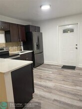 1307 N 20th St in Fort Pierce, FL - Foto de edificio - Building Photo