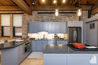 1737 N Paulina St, Unit 206 in Chicago, IL - Building Photo - Building Photo