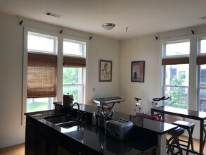 1706 18th Ave S, Unit 213 in Nashville, TN - Building Photo - Building Photo