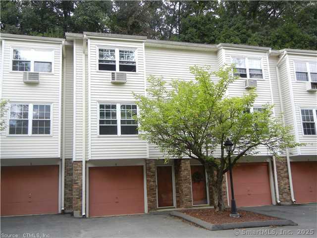 250 Summer St in Southington, CT - Building Photo