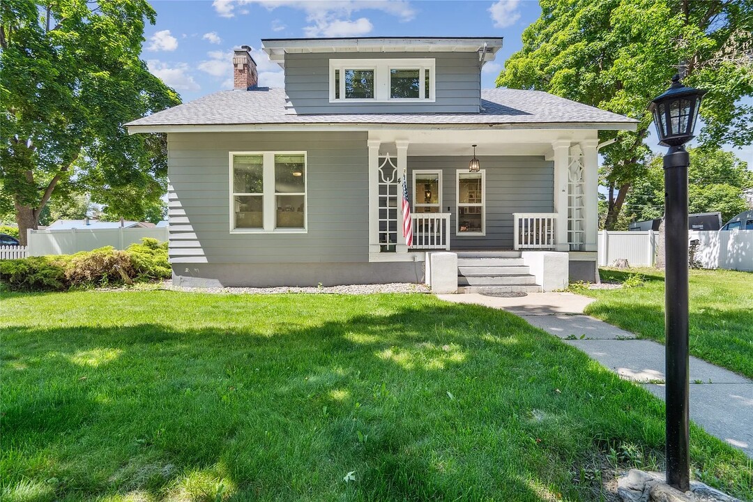 44 4th Ave E in Kalispell, MT - Building Photo