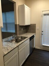5825 Union Walk Dr in Union City, GA - Building Photo - Building Photo