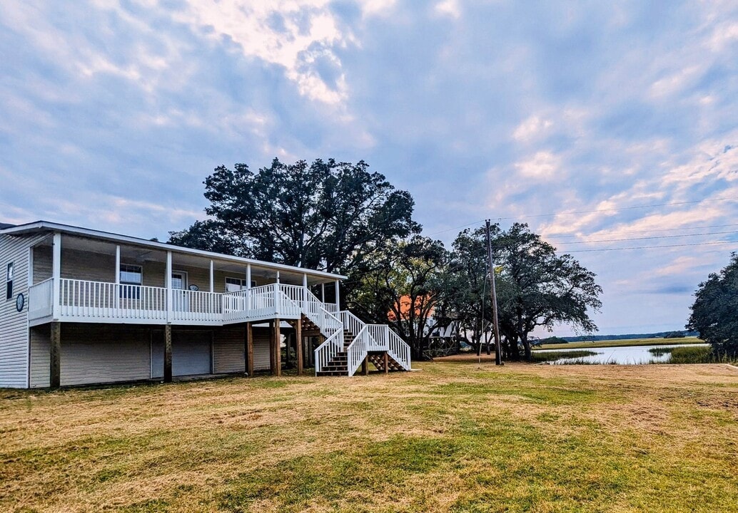 3825 C St SE in Bolivia, NC - Building Photo