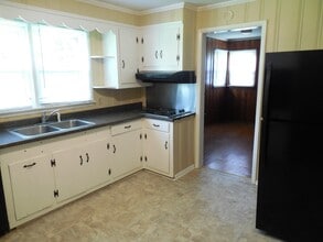 105 Evergreen St in Martin, TN - Building Photo - Building Photo