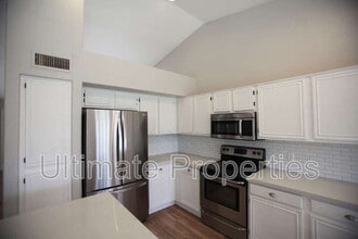 7439 W Via Del Sol Dr in Glendale, AZ - Building Photo - Building Photo