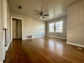 2005 33rd St in Lubbock, TX - Foto de edificio - Building Photo