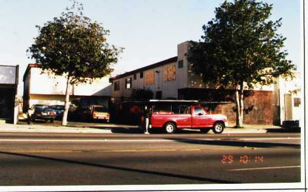 2031 W Manchester Ave in Los Angeles, CA - Building Photo