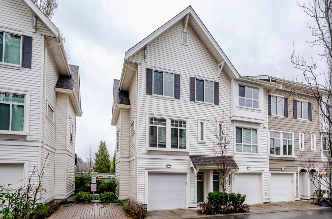 1708 King George Blvd in Surrey, BC - Building Photo