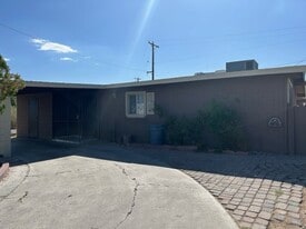 1301 Denarius Cir in Las Vegas, NV - Building Photo