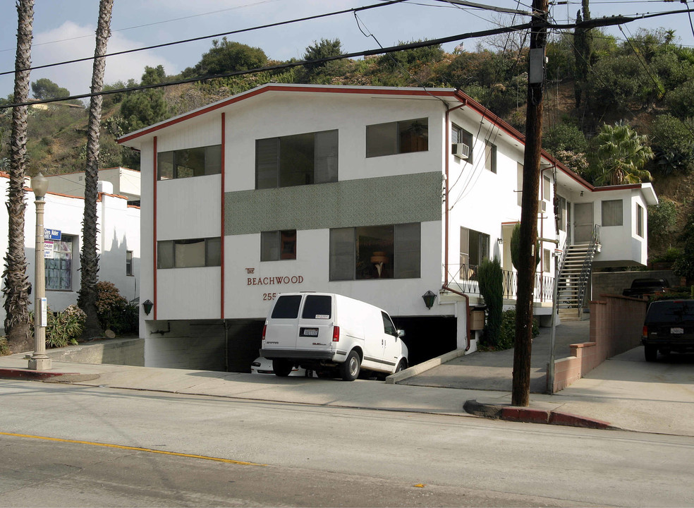 2554 N Beachwood Dr in Los Angeles, CA - Building Photo