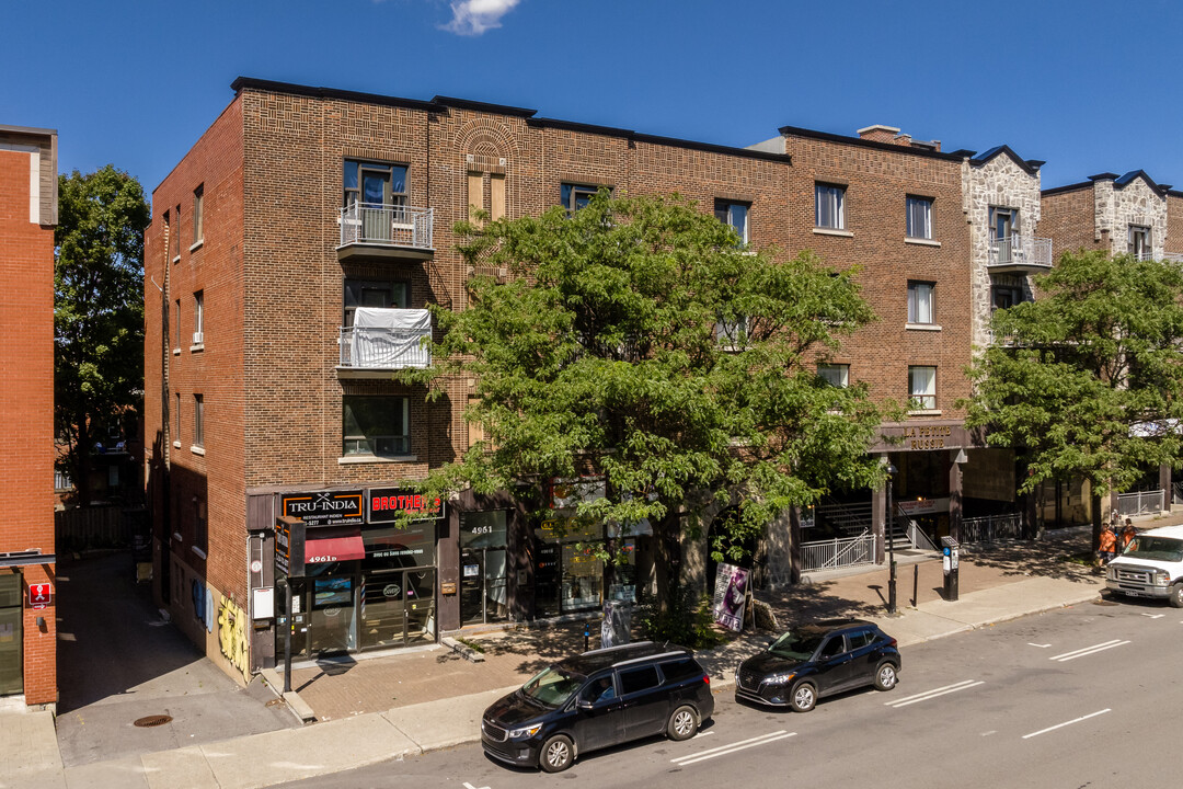 4961 Queen-Mary Ch in Montréal, QC - Building Photo