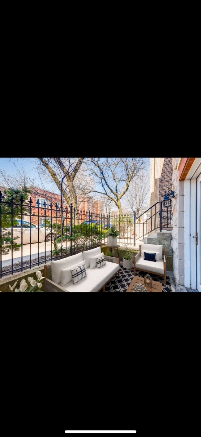 825 S Miller St in Chicago, IL - Building Photo - Building Photo