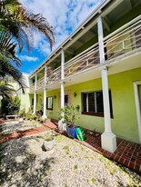 2830 Pine Tree Dr in Miami Beach, FL - Building Photo