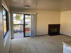 RM480P in Monterey, CA - Building Photo - Interior Photo