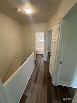 1204 E Warren Ave in Victoria, TX - Building Photo