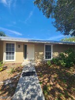 3005 Gordon St in Naples, FL - Building Photo