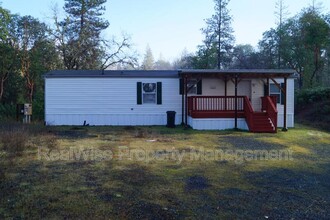 2390 Galice Rd in Merlin, OR - Building Photo - Building Photo