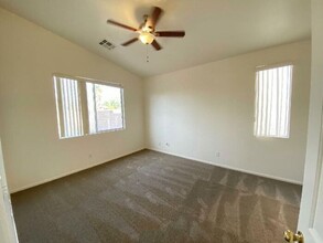 110 Willow Dove Ave in Las Vegas, NV - Building Photo - Building Photo