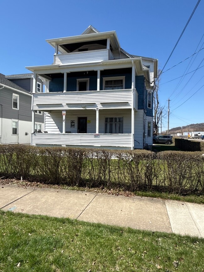 97 Broad Ave, Unit 3rd FL.