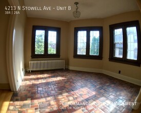 4213 N Stowell Ave in Shorewood, WI - Foto de edificio - Building Photo