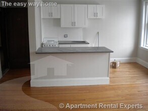 170 Maple St, Unit #310 in Malden, MA - Building Photo - Building Photo