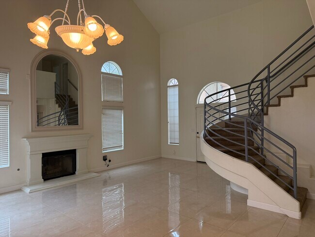 312 Calle Moreno in San Dimas, CA - Foto de edificio - Building Photo