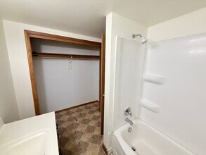 1406 24th Ave S in Moorhead, MN - Building Photo - Building Photo