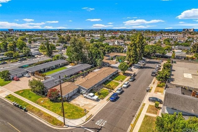 231 E 18th St in Costa Mesa, CA - Building Photo