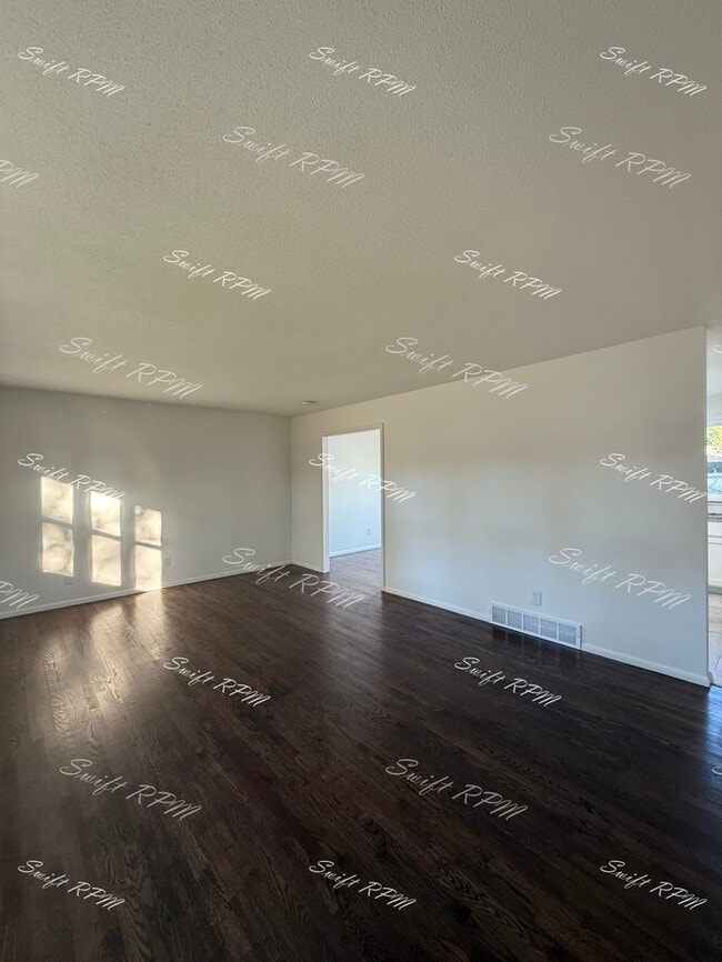 6302 120th Terrace in Grandview, MO - Building Photo - Building Photo