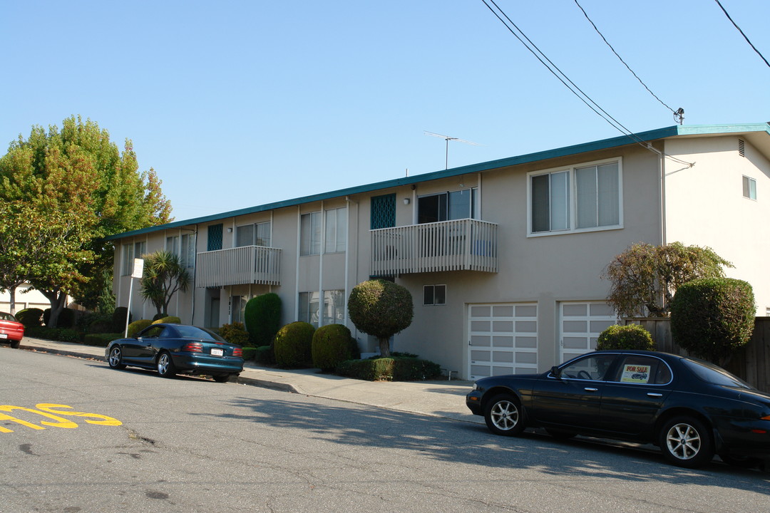 1011 San Anselmo Ave in Millbrae, CA - Building Photo