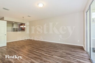 6947 Roundleaf Dr in Jacksonville, FL - Building Photo - Building Photo