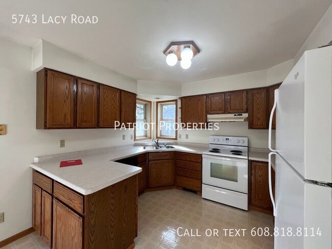 5743 Lacy Rd in Fitchburg, WI - Building Photo - Building Photo