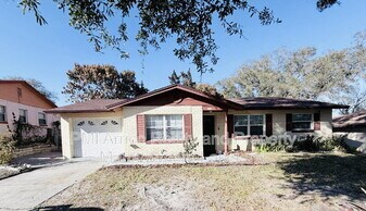 1211 Robert King High Dr in Lakeland, FL - Building Photo