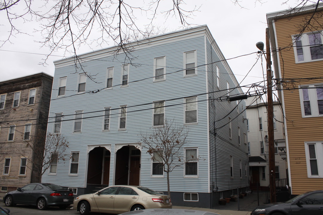 235 Charles St in Cambridge, MA - Building Photo