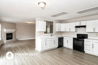 9919 Orange Blossom Trail in Fishers, IN - Foto de edificio - Building Photo