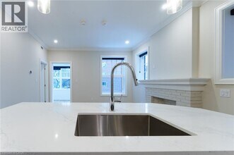 100 Charlton Ave W in Hamilton, ON - Building Photo - Building Photo