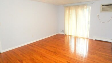 11 Woodcrest Ct in Weymouth, MA - Building Photo - Building Photo