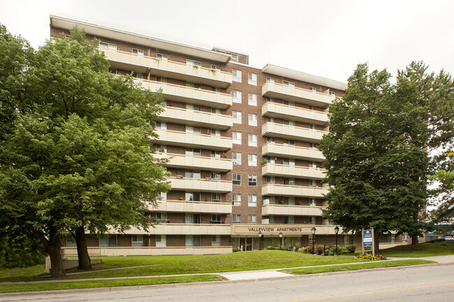 Valleyview Apartments in Newmarket, ON - Building Photo - Building Photo